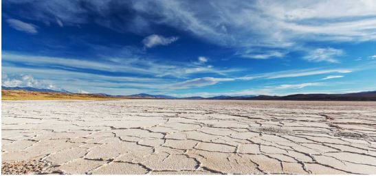 Ingenieros de la Universidad de Monash desarrollan la primera tecnología del mundo capaz de extraer el 90% del litio de desiertos extremos.