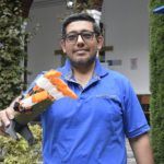 La mano robótica ecuatoriana que aprende a ver y sentir: una innovación con visión social.